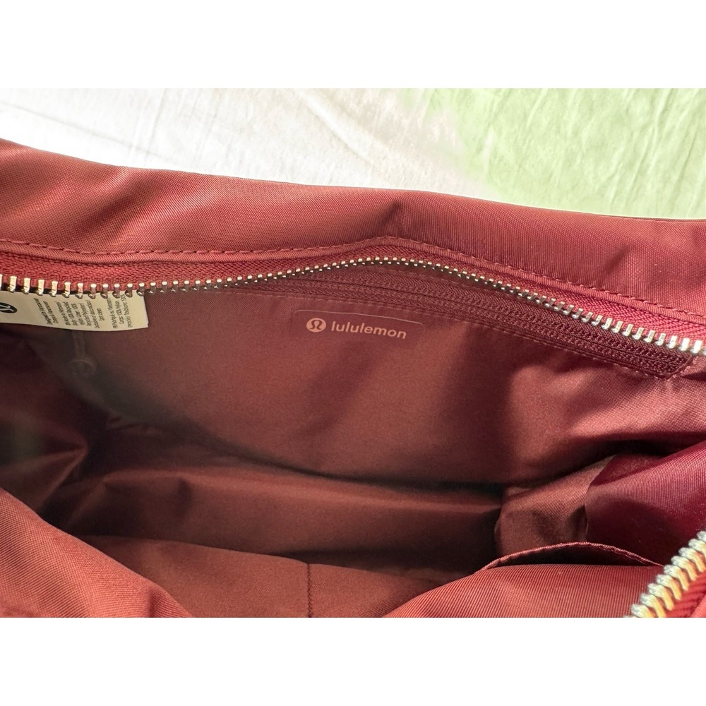 NEW Lululemon City Essential Shoulder Bag 4L Burgundy Bay Adjustable Strap Purse - Picture 5 of 8